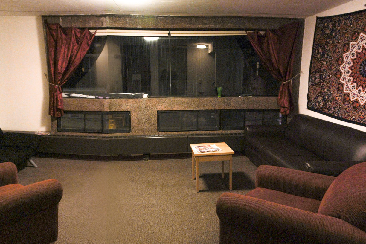 A sophomore common room in Mather House.