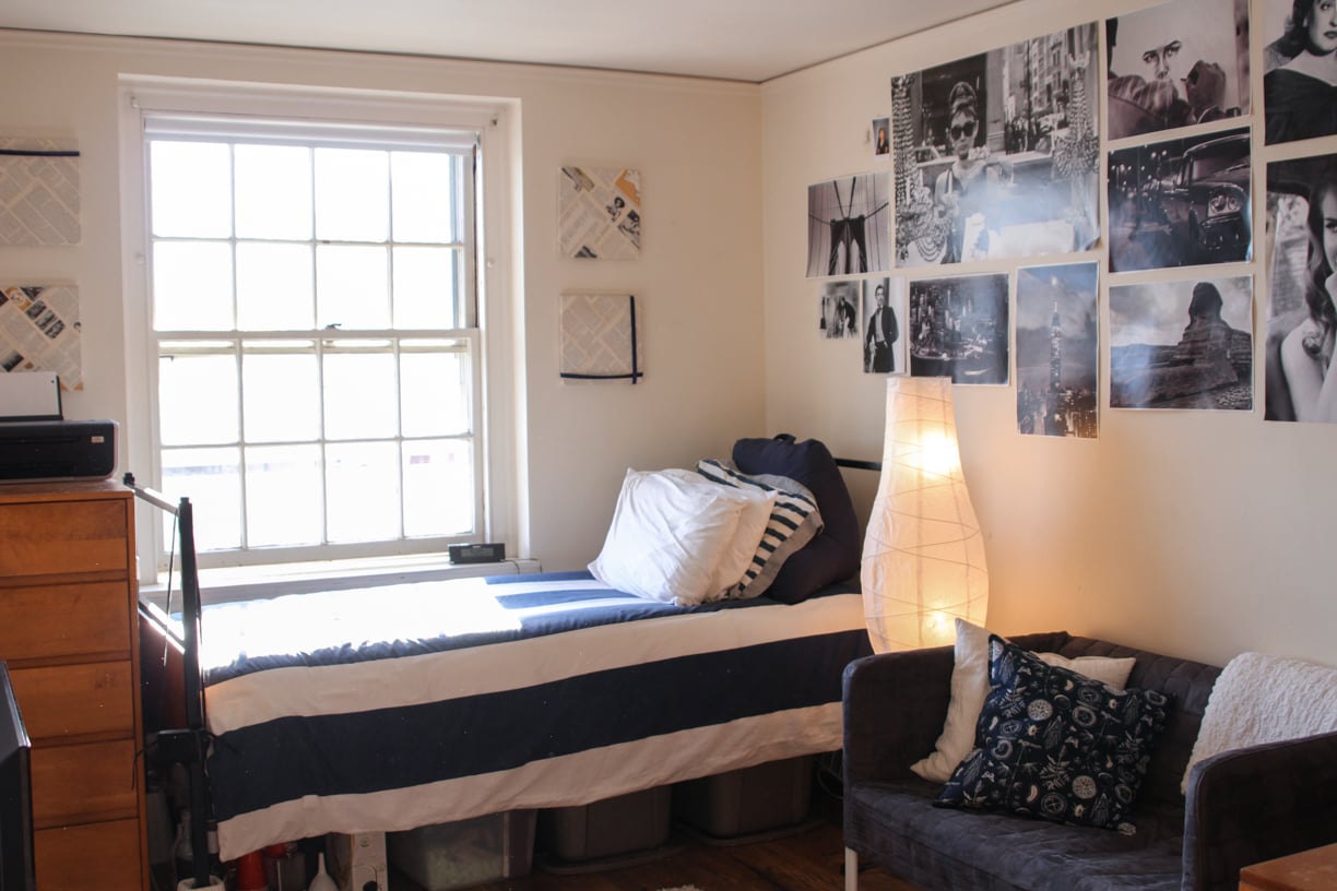 A sophomore bedroom in Cabot House