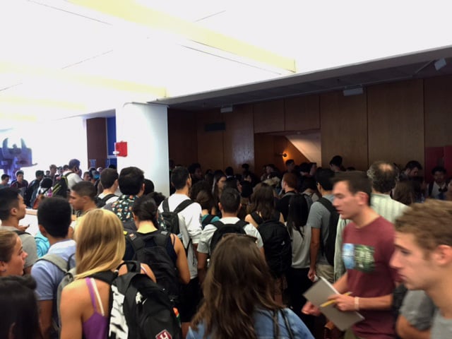 Students filled the Science Center lobby during the first day of shopping period on Wednesday, Sept. 2. 