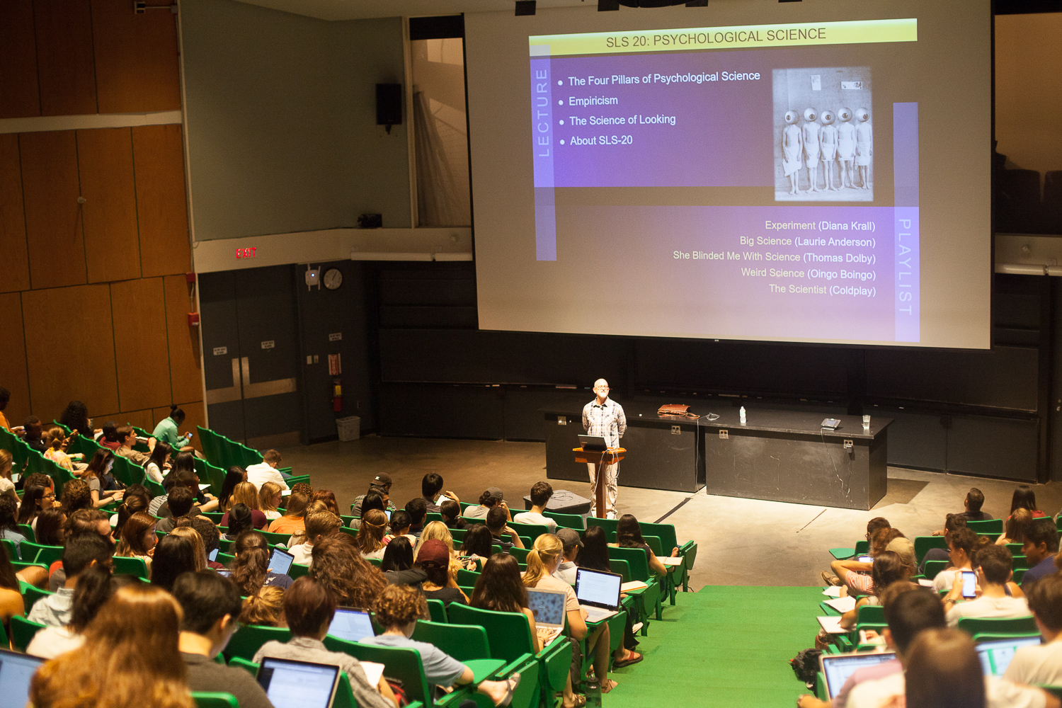 Students attend an SLS 20 lecture during shopping week at the beginning of Fall 2016