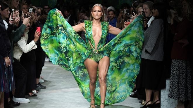 US singer Jennifer Lopez has revived her iconic green Versace dress that led to the invention of Google Images.