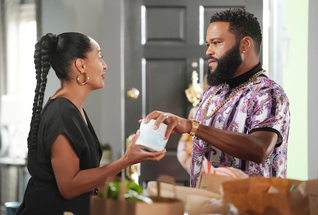 Anthony Anderson as Andre Johnson and Tracee Ellis Ross as Rainbow Johnson in "black-ish."