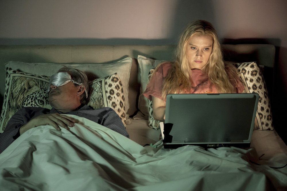 Kyle MacLachlan as Howard Baskin and Kate McKinnon as Carole Baskin in "Joe vs. Carole."