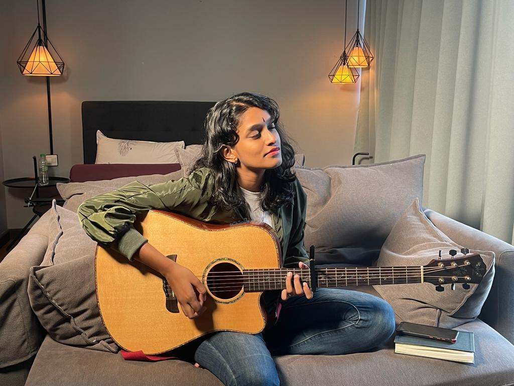 Heerraa Ravindran is an international singer-songwriter and performer with the mission of changing the world with music.