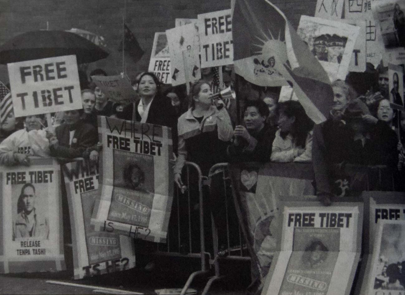 Advocates of Tibet's independence demanded that Jiang begin talks with the Dalai Lama, and grant independence to Tibet, which they argue was a fully independent state until a Communist conquest in 1951.