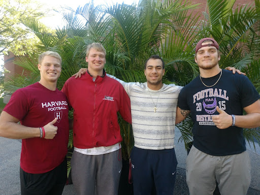 Alasti recruited four freshman football players to move his palms in 2017.