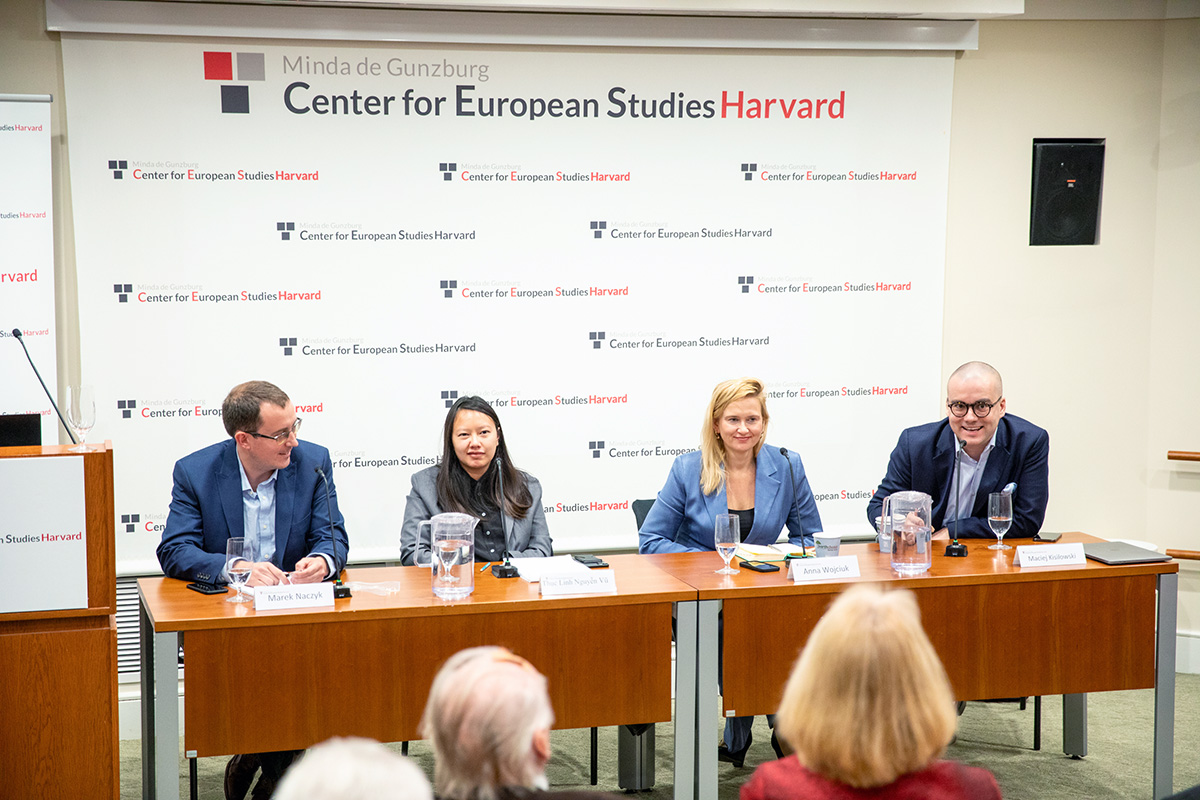 The second panel of the symposium was titled "Democracy in Deeply Polarized Society."