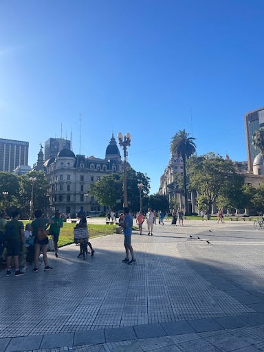 An afternoon at Plaza del Mayo, Buenos Aires